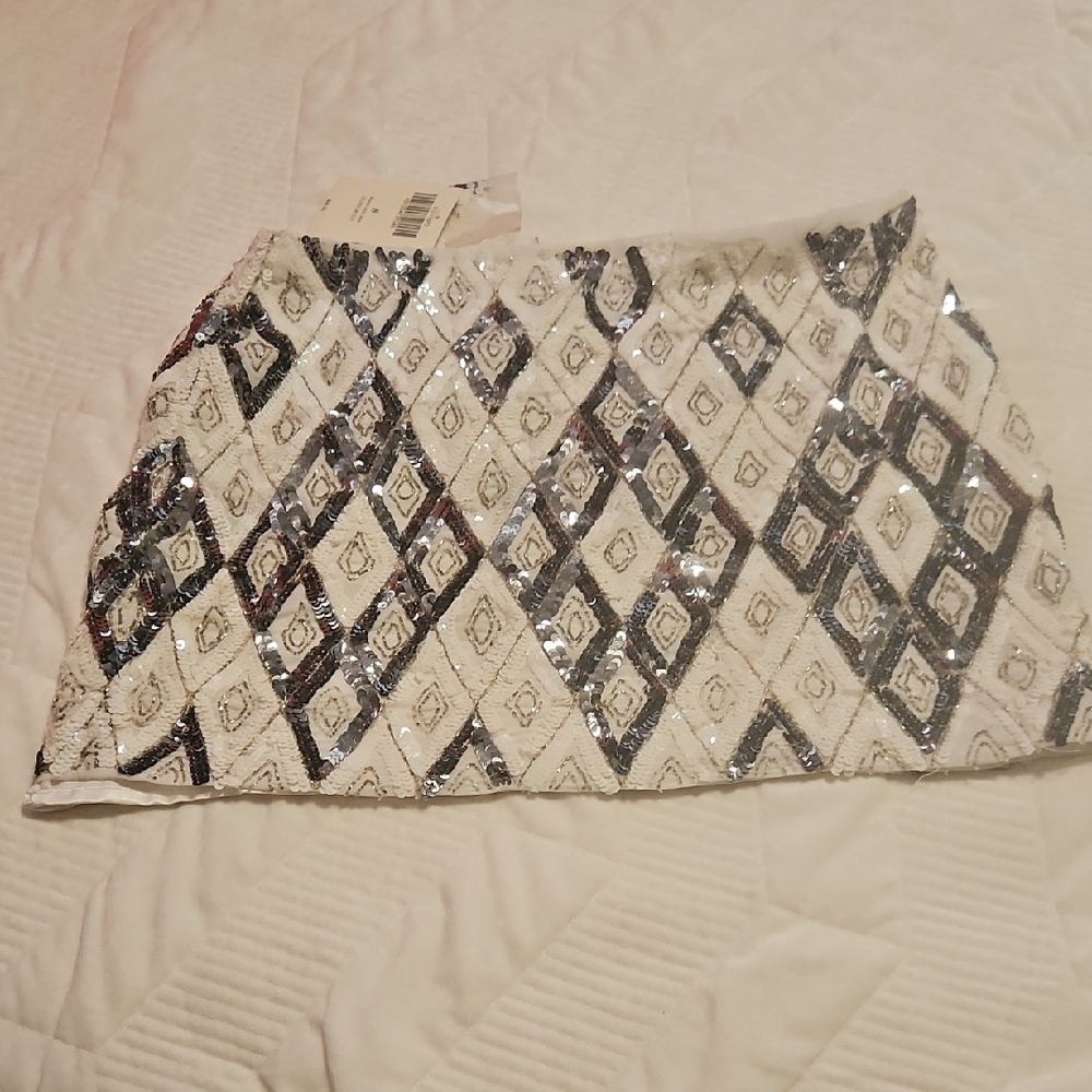 Boston Proper White & Black Sequin Diamond Mini Skirt
